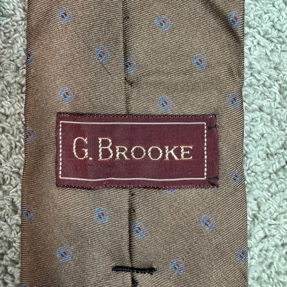 G. Brooke Jordan Marsh Mens Silk Tie Brown Medallion Hand Sewn Vintage Pattern